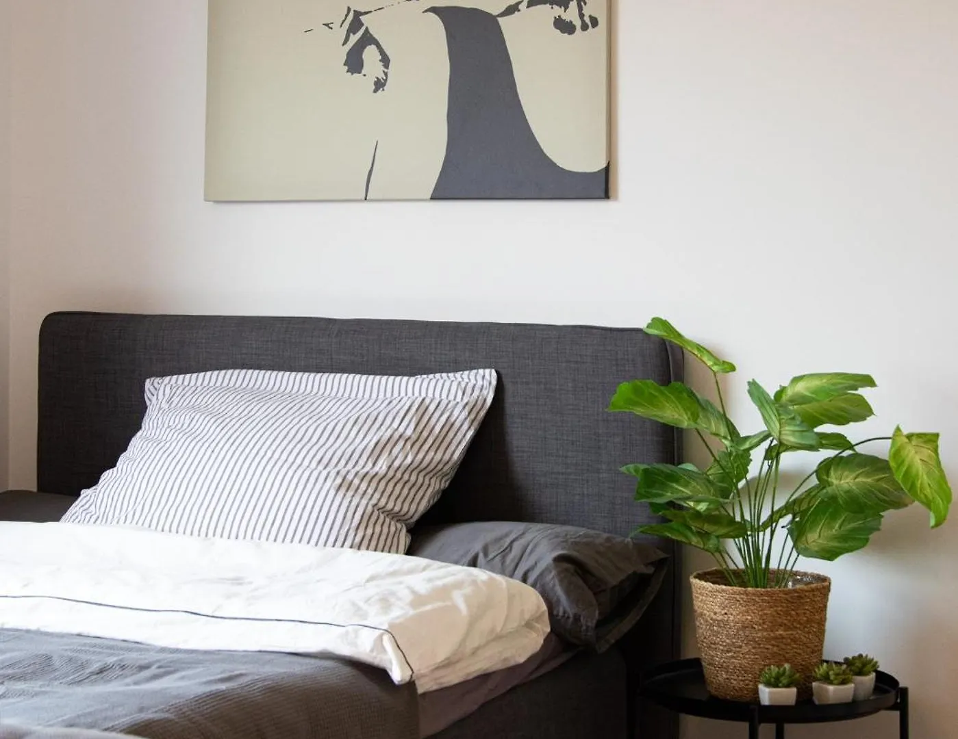Zentrale Wohnung Im Szeneviertel 2,5Km Bis Zur Koe Dusseldorf 0*,  Germany