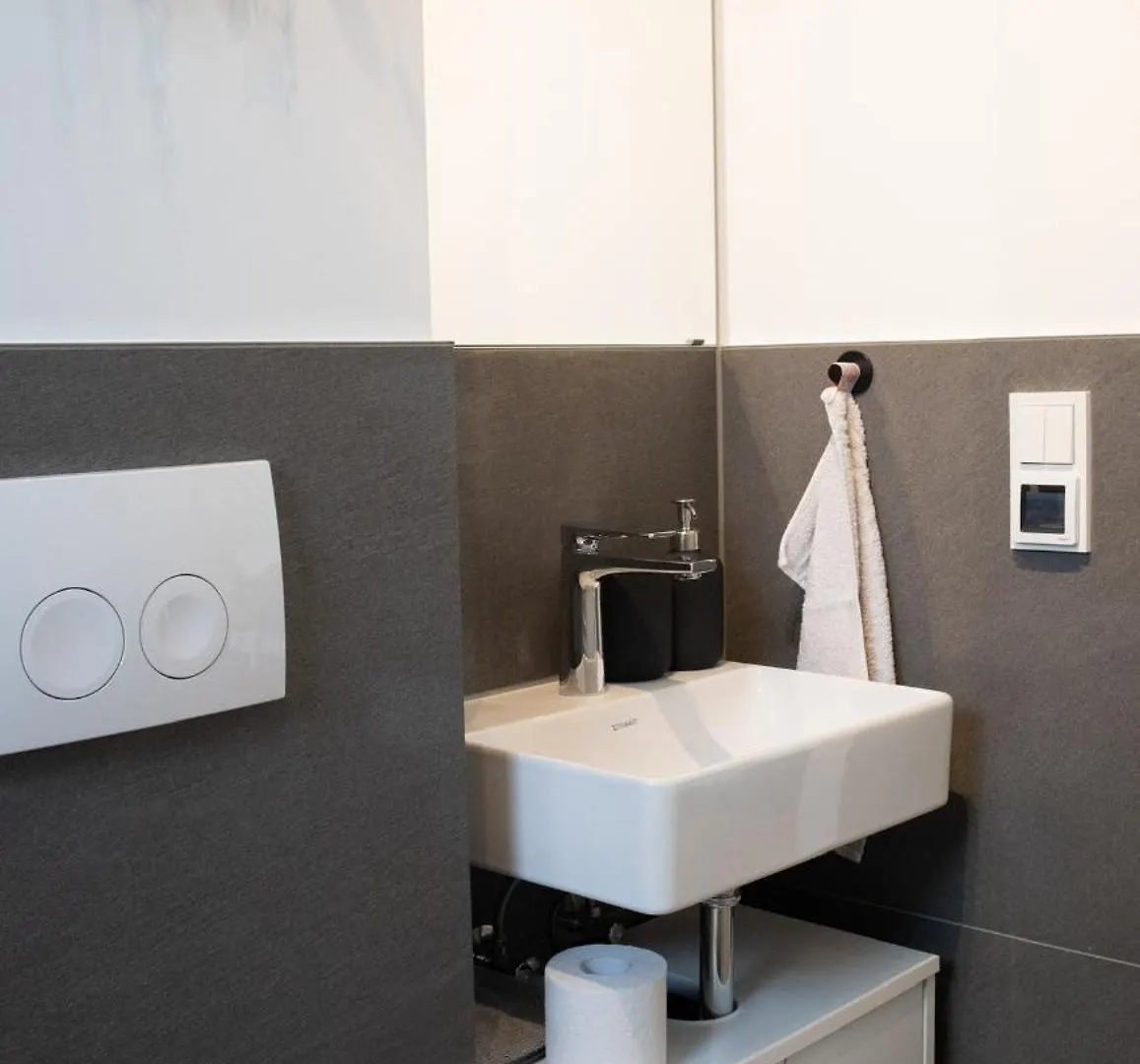 Zentrale Wohnung Im Szeneviertel 2,5Km Bis Zur Koe Dusseldorf Germany